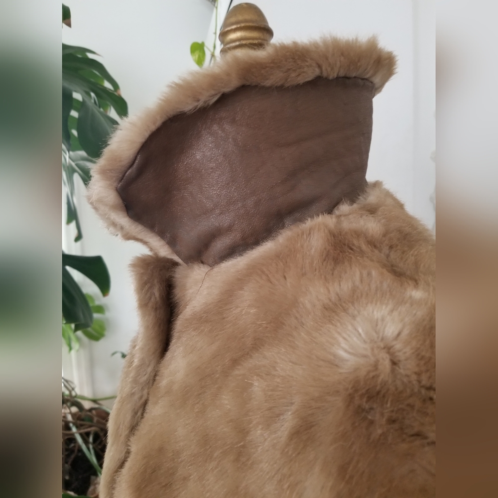 Vntg Caramel Tan Faux Fur Coat - Picture 10 of 14